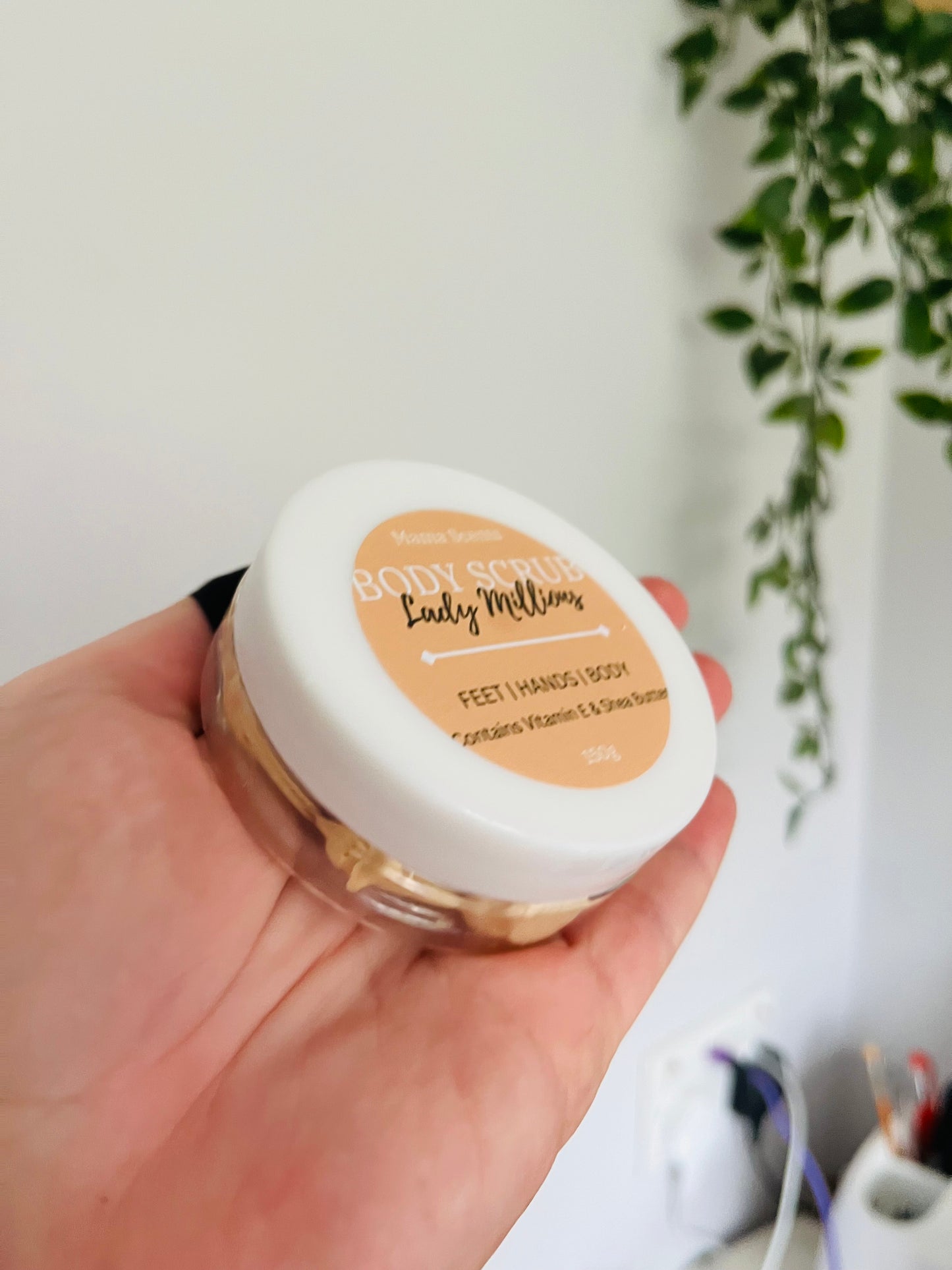 Body Scrub - Lady Millions